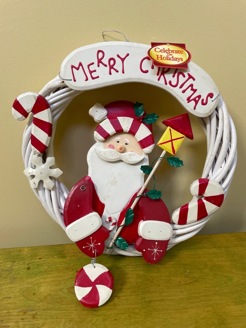 WOOD HOLIDAY WREATH
